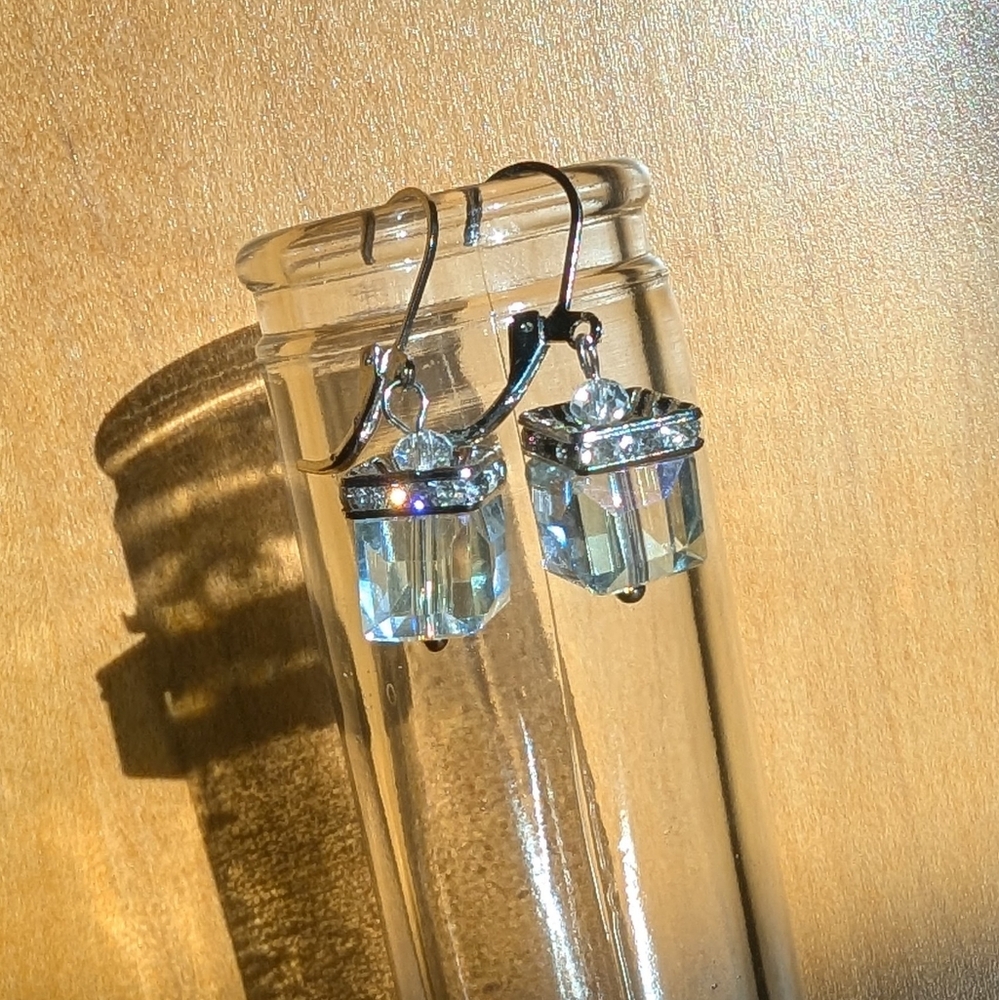 NWOT Sparling Dangle Earrings